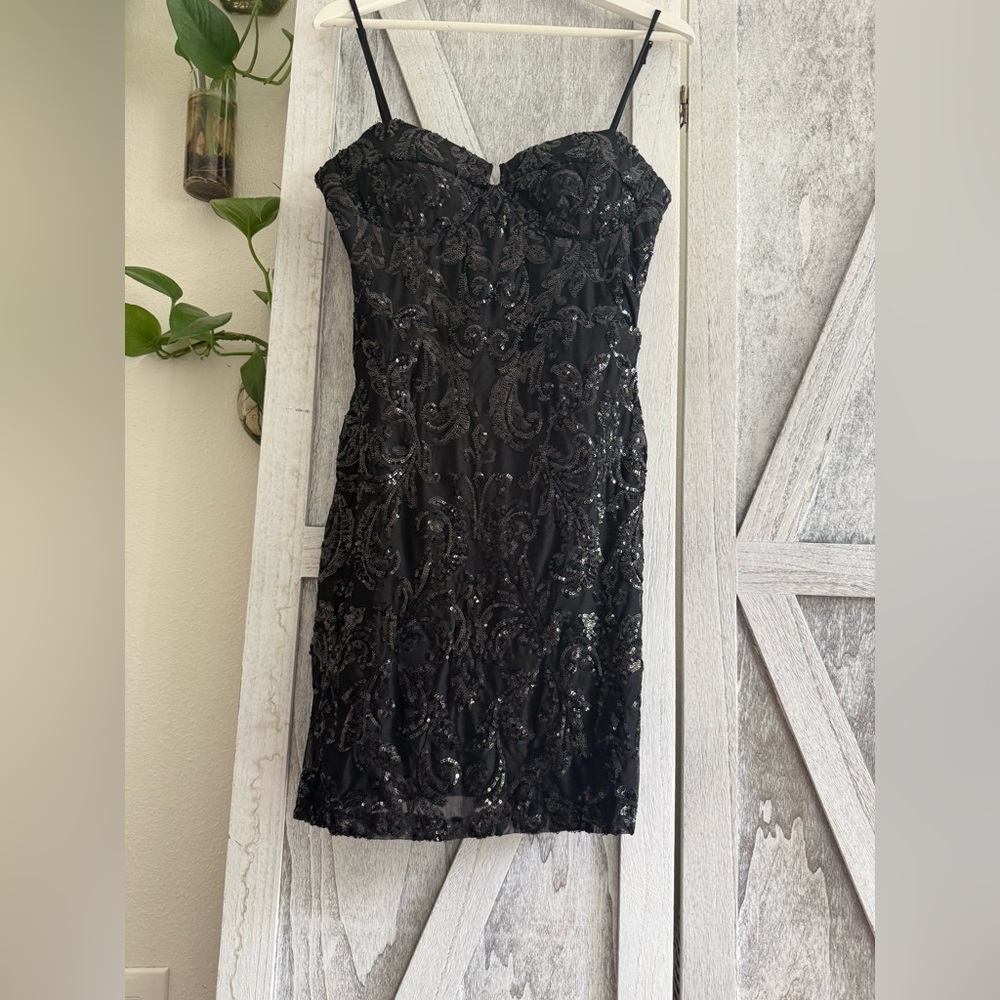 *Windsor Gorgeous Black Strapless Dress - Picture 2 of 15